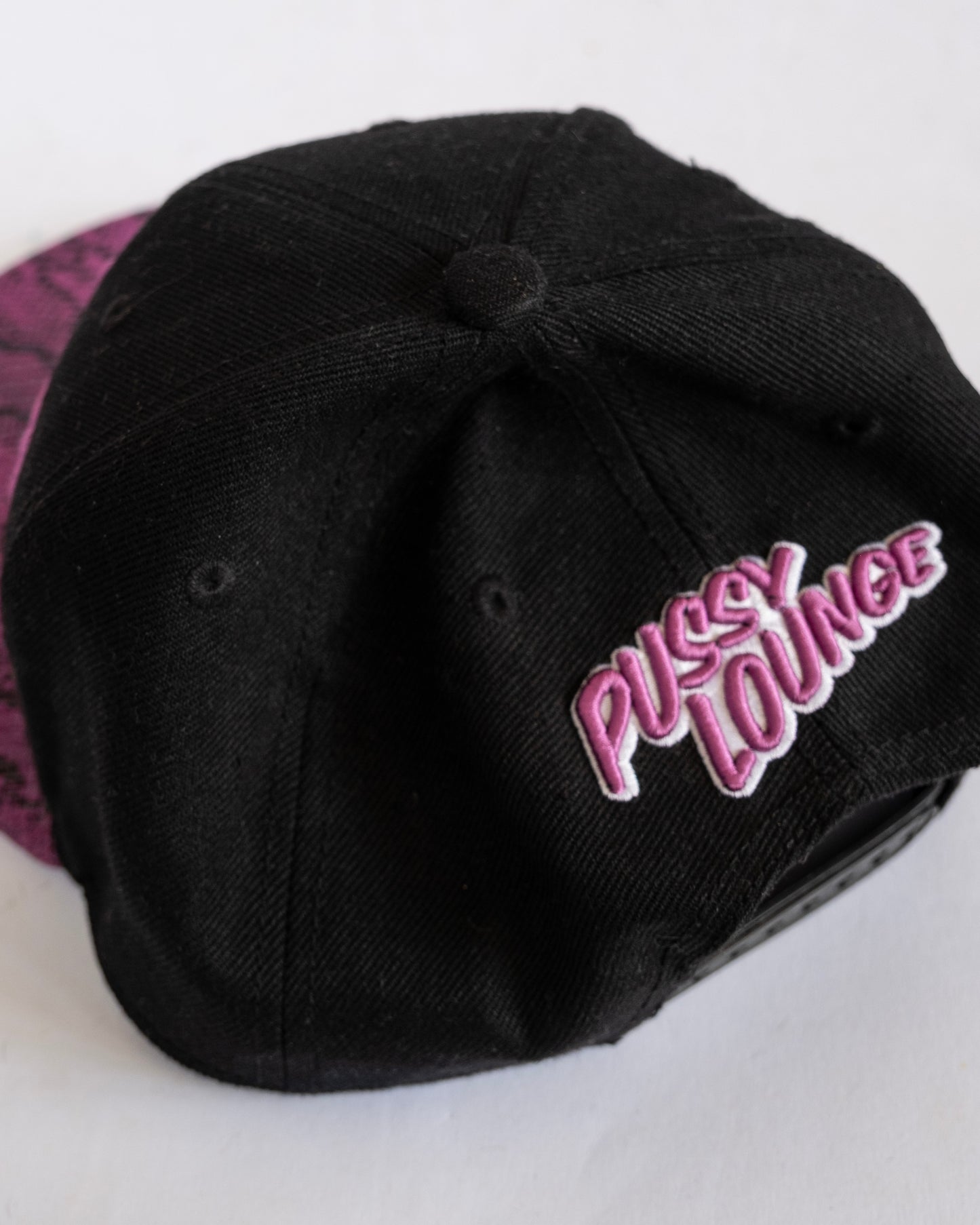 00s Pussy Lounge Cap